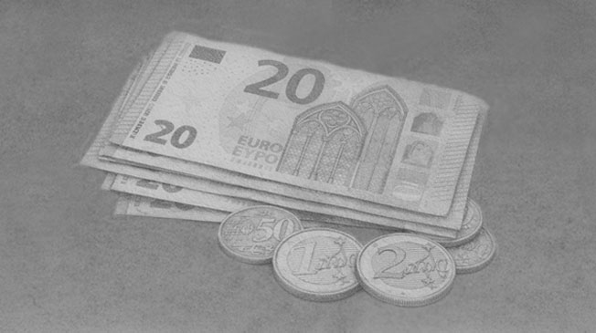 Bezahlung mit Euro Scheinen und Münzen
