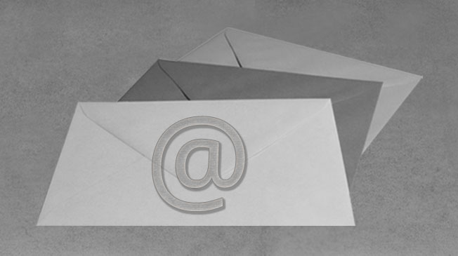 Kontakt mit Email und Briefkuvert